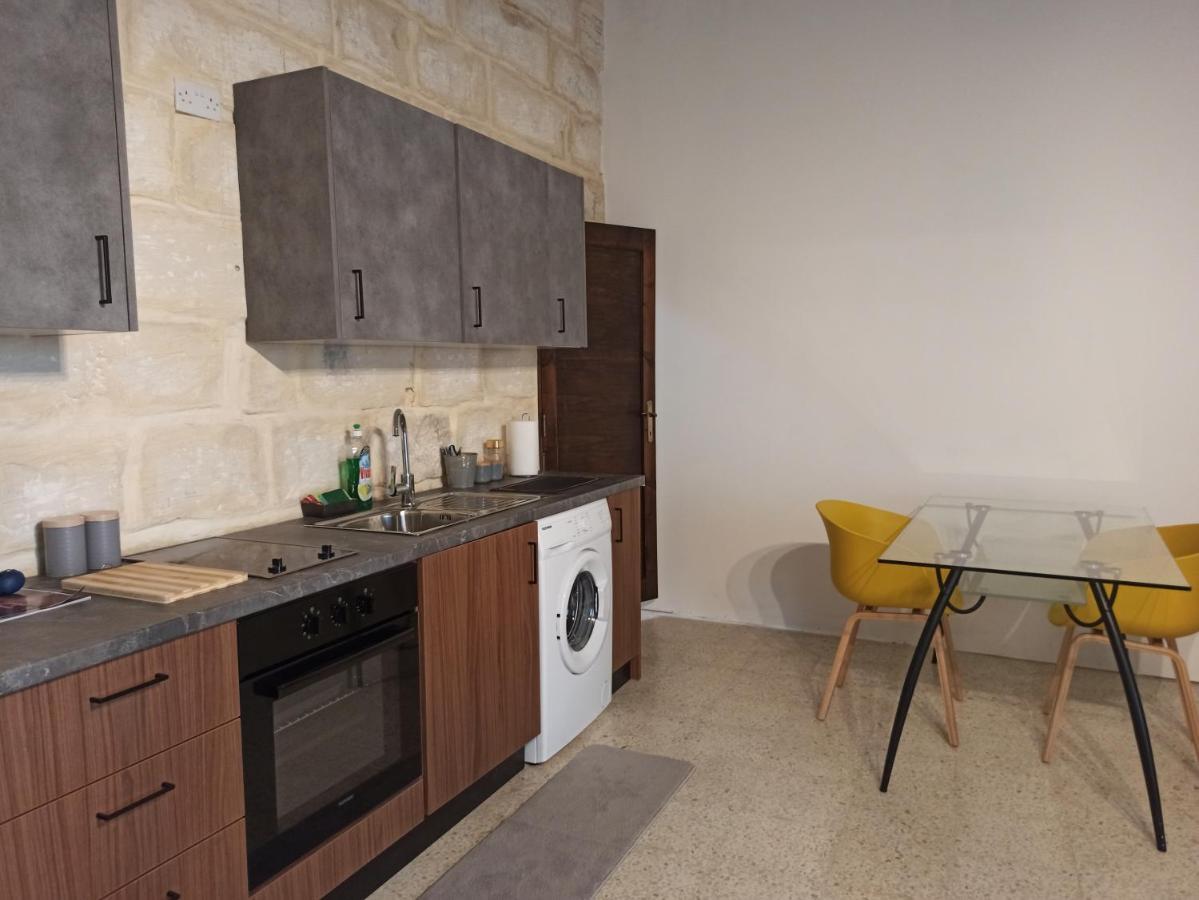 Beautiful Studio Apartment In Qormi Malta エクステリア 写真